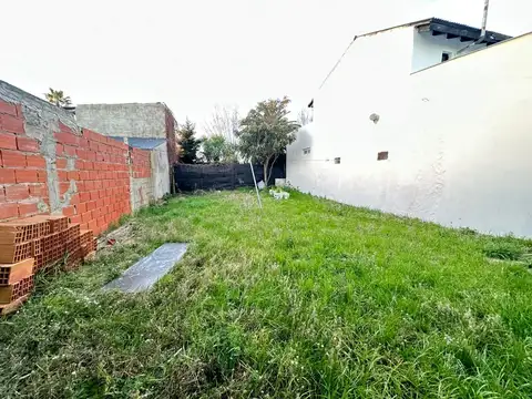 CASA EN PH CON AMPLIO LOTE VENTA MAR DE AJÓ