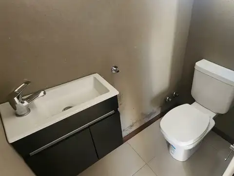 SEMIPISO 3 AMBIENTES AL CONTRAFRENTE CON BALCÓN Y COCHERA FIJA DESCUBIERTA