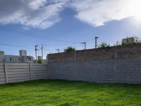 CASA EN VENTA  2 DORM P. BAJA VALLE CERCANO CBA