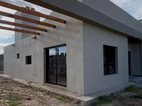 CASA EN VENTA  2 DORM P. BAJA VALLE CERCANO CBA