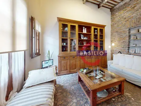 VENTA – CASA 3 AMBIENTES CON JARDÍN, PARRILLA Y FOGONERO EN CARAPACHAY