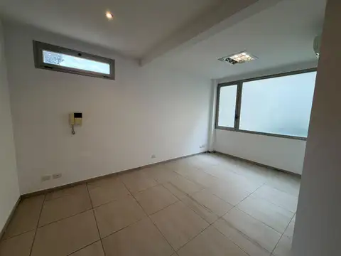 Oficina 2 ambientes con 1 baño