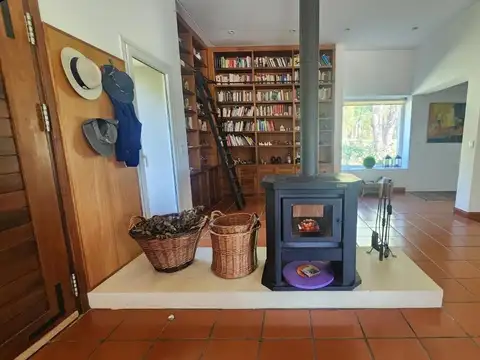 Casa 4 ambientes con 2 baños