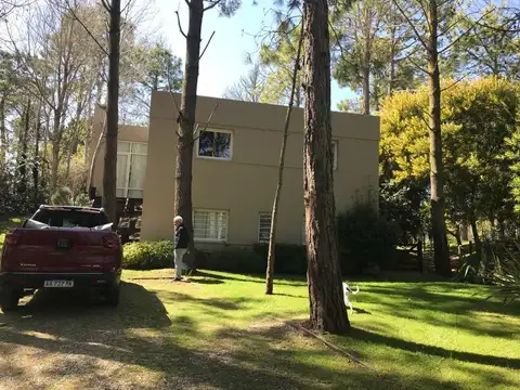 Casa 5 ambientes con 4 baños