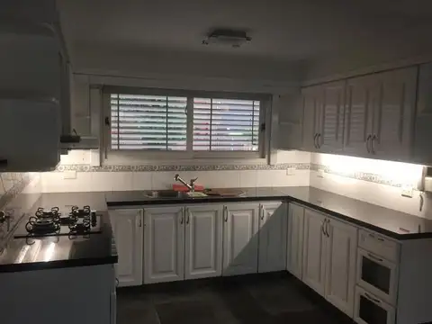 Casa 6 ambientes con 3 baños