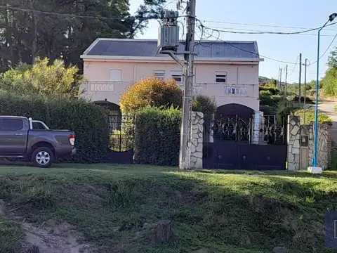 Casa 5 ambientes con 3 baños
