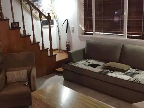 Casa 4 ambientes con pileta, quincho y cochera