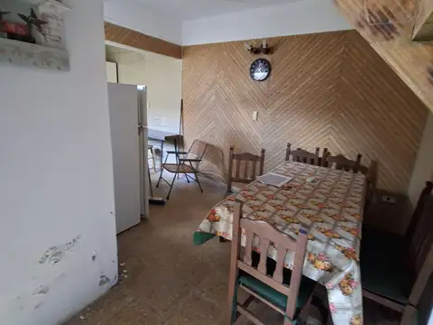 Vendo PH de tres ambientes con patio a Reciclar