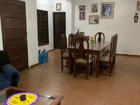 Casa 5 ambientes con 4 baños