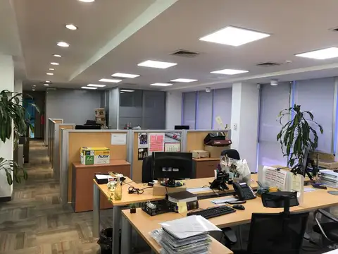 Oficina en Alquiler con 38 cocheras