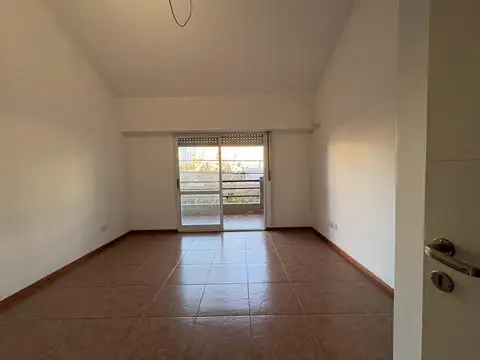 Venta Departamento Tipo PH de 3 Ambientes en Esquina, 2 Balcones con Cochera