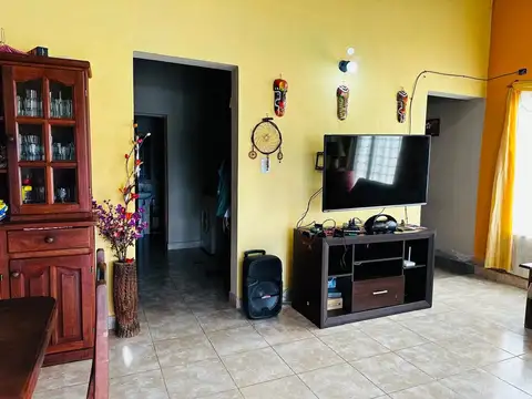 Casa 2 ambientes con 2 baños