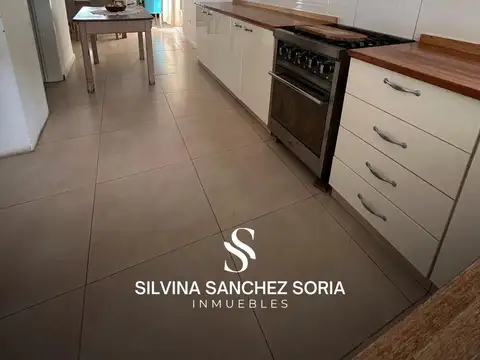 Casa 4 ambientes con 2 baños