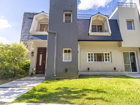 Casa en Venta con 2 cocheras