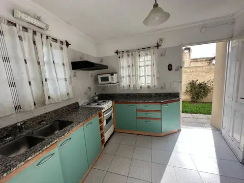 Casa 4 ambientes con 3 baños