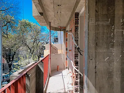 Semipiso 3 Ambientes / Anticipo + 48 Cuotas / Balcón con Parilla a Gas & 2 Baños Completos
