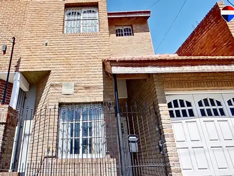 Casa en Venta con 2 cocheras
