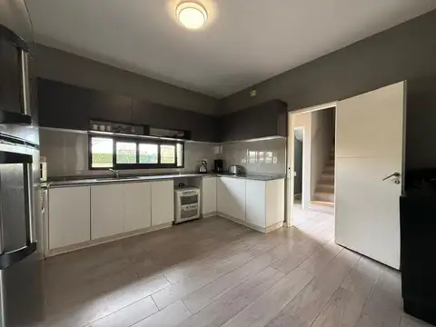 Casa en Venta en Pilar del Este - Santa Elena, USD 175.000