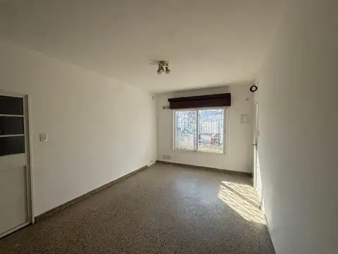 Casa en Alquiler en Paso del Rey, $ 700.000