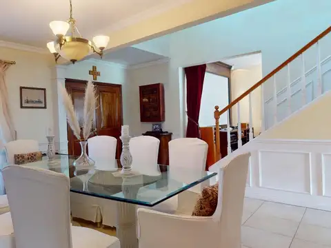 Casa en Venta con 3 cocheras