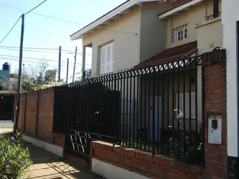 EN VENTA LOTE CON VIVIENDA A RECICLAR EN VILLA SARITA EN POSADAS