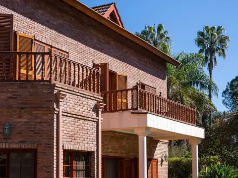 Casa en Venta con 7 cocheras