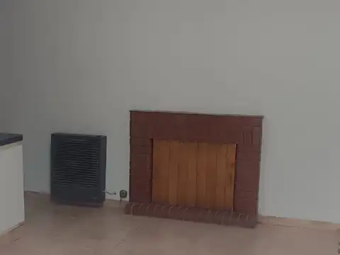 Casa 2 ambientes con 1 baño