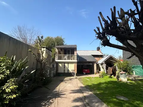 Casa en Venta con 2 cocheras