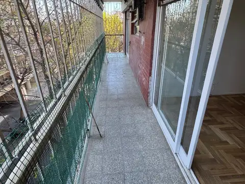 Departamento al frente con balcón!