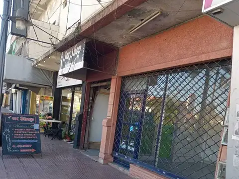 Avenida Hipolito Yrigoyen 400