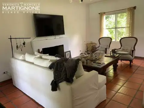 Casa en Venta con 2 cocheras