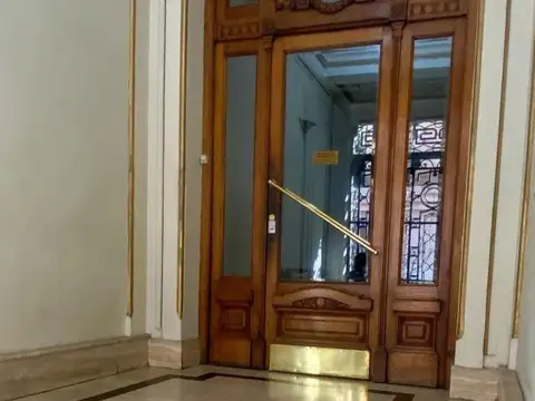 Tacuarí 100, Piso 1