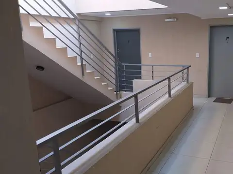 ALQUILER  MONOAMBIENTE C/BALCÓN BERNAL ESTE