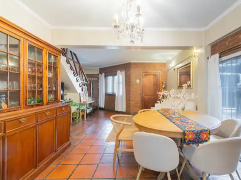 Casa de 4 dormitorios con garage para 2 autos, quincho y parrilla – Los Polvorines, a pasos de San Miguel