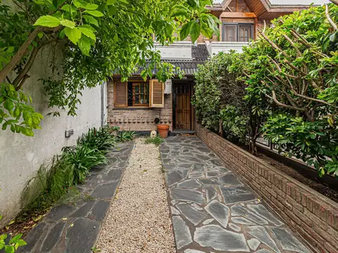 Casa en venta 3 ambientes con cochera en Banfield Este