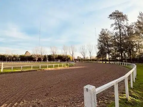 Casa en Venta con 4 cocheras