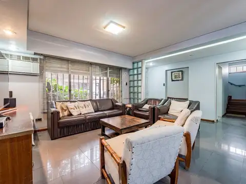 Casa 10 ambientes con 4 baños