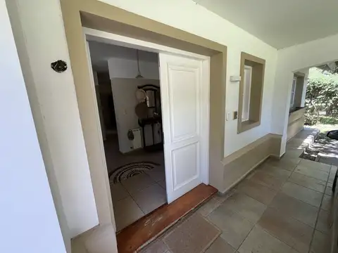 Casa 9 ambientes con 3 baños