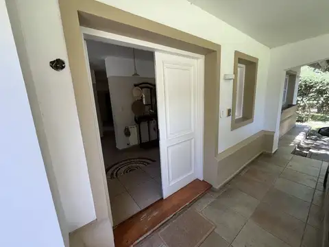 Casa 9 ambientes con 3 baños