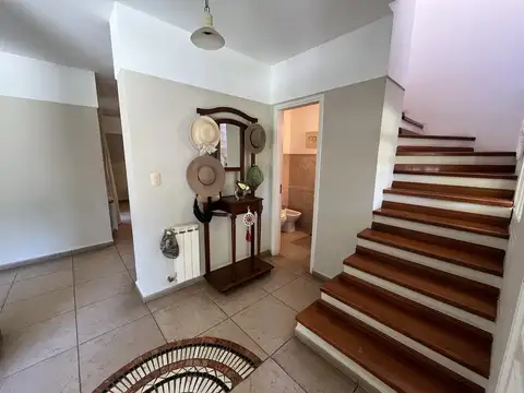 Casa en Venta con 3 cocheras