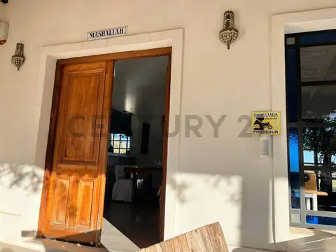 Casa en Alquiler con 4 cocheras