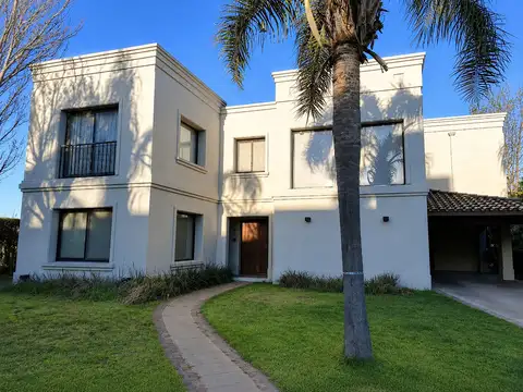Casa en venta en Funes Hills Cadaqués – 4 dormitorios, 380 m² y lote de 800 m²
