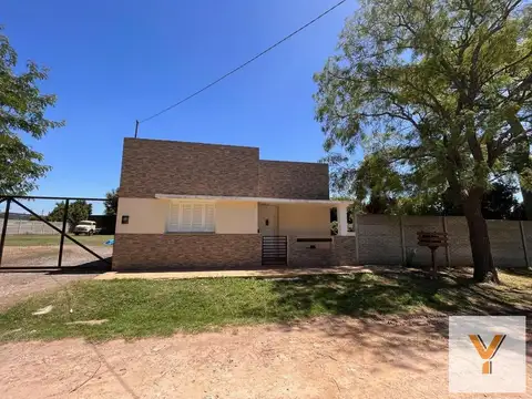 Casa en venta - 2 Dormitorios 1 Baño - Cochera - 2000Mts2 - Los Pinos, Balcarce