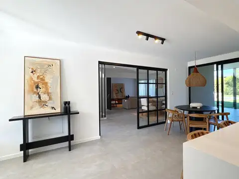 Casa 6 ambientes con 3 baños