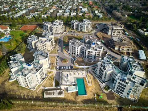 Ocho Sauces - Funes -  Cochera cubierta  Torre 2