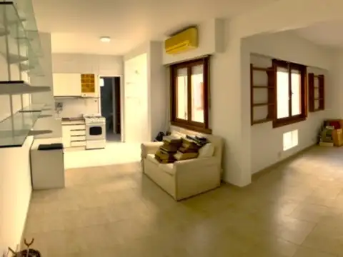AMPLIO 2 AMB. 50m2tot. C/FRTE SUPER LUMINOSO "IMPECABLE" 3° PISO X ESCALERA