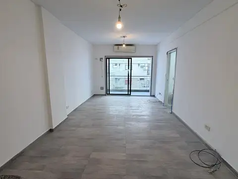 Departamento en Alquiler en Parque Chacabuco, $ 750.000