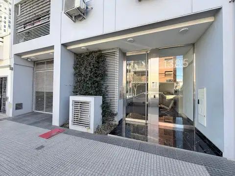 Monoambiente C/ Cochera. Balcón. 35m2 totales. 5 Años de Antigüedad. Excelente Ubicación! Terraza con Parrilla.