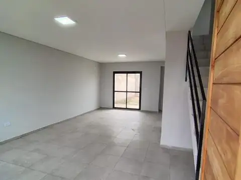 DUPLEX EN VENTA 2 DORMITORIOS 2 BAÑOS EN VALLE CERCANO