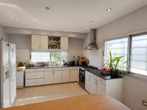 VENTA PH 3AMB JARDÍN COCHERA BERNAL ESTE QUILMES